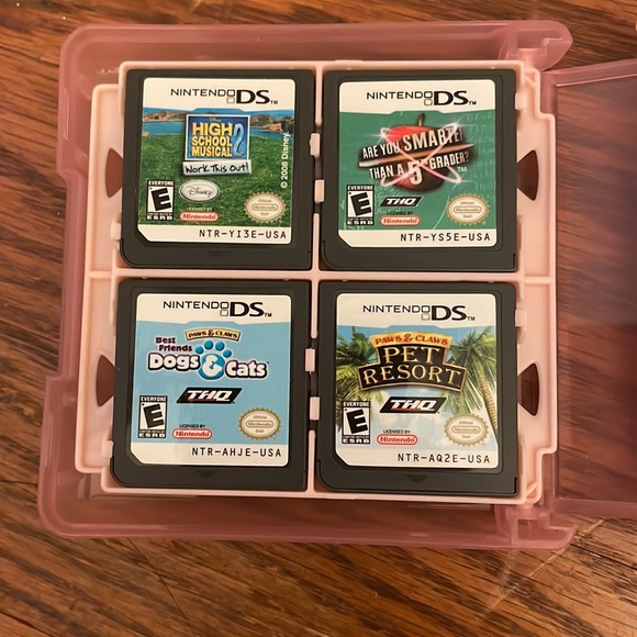 Nintendo DS lite (with Games!) - Picture 6 of 11